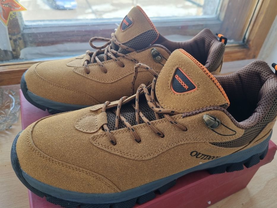 Кроссовки новые 44 размер