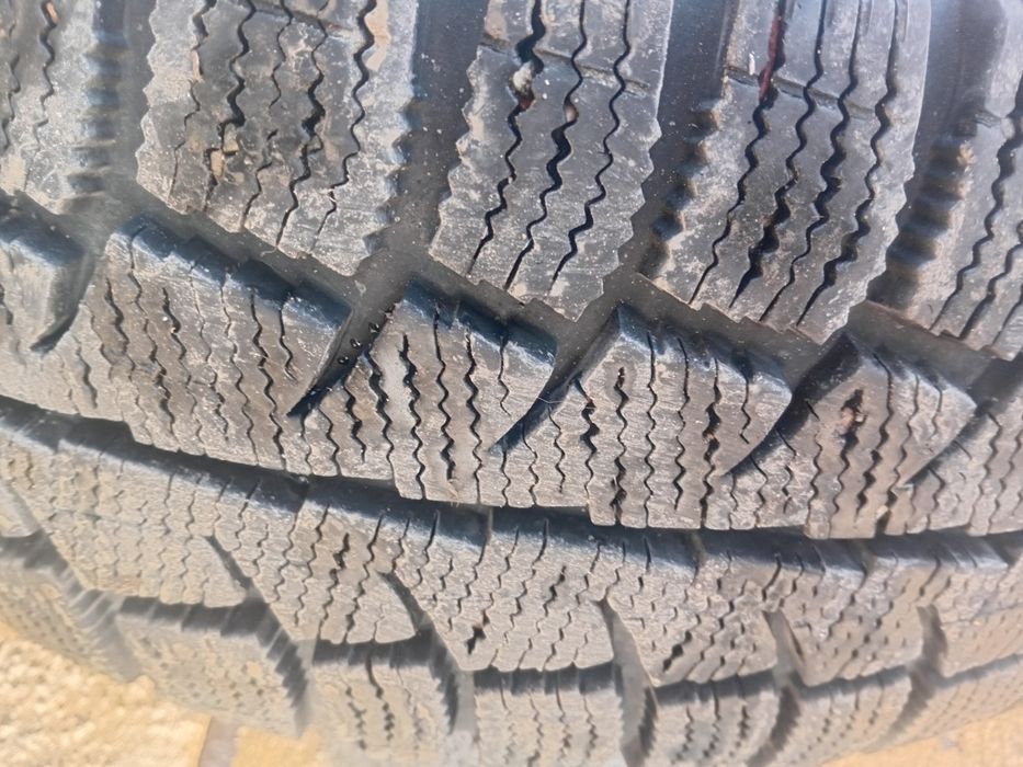 Продам шины в хорошем состоянии.