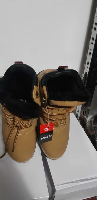 Ghete pentru bărbați îmblănite și impermeabile