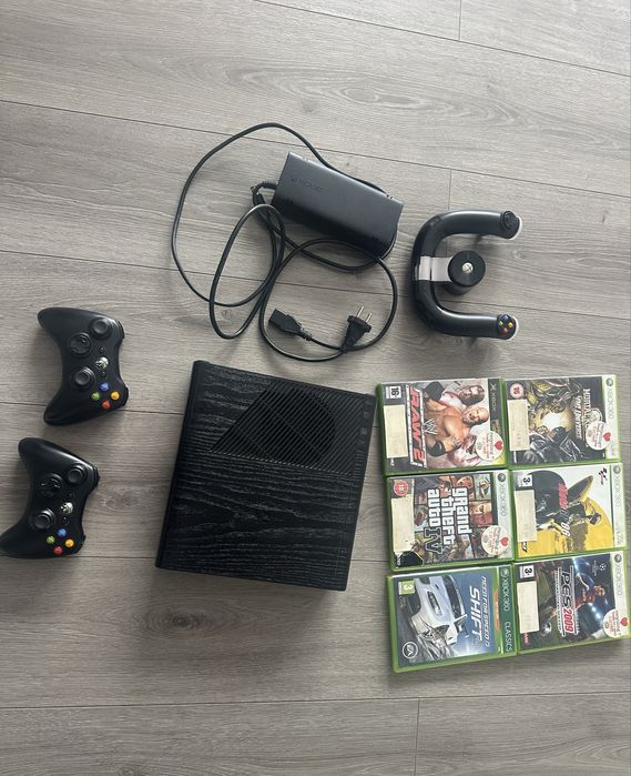 Vand Xbox360 cu controllere!