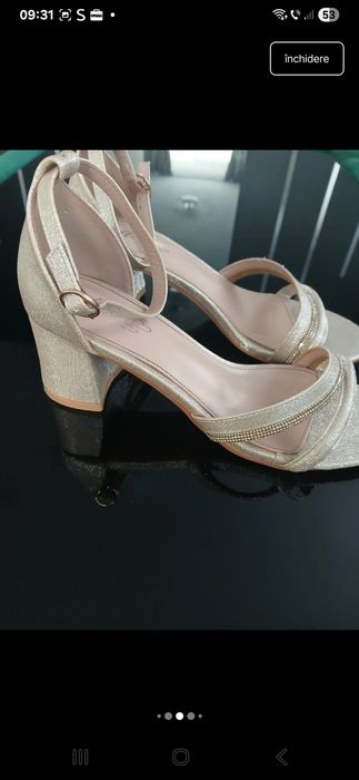 Vând sandale de damă