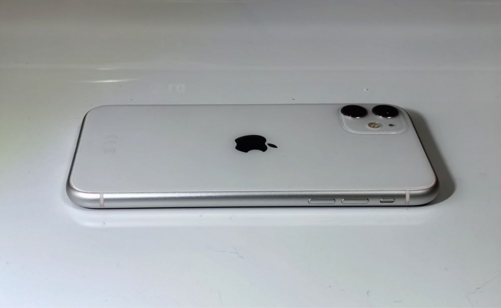 iPhone 11 64GB white