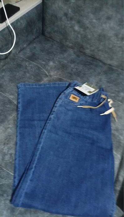 Джинсы новые 38 размер