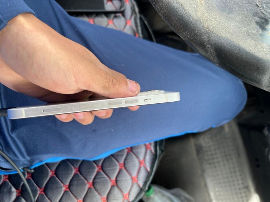 Срочно продам айфон 13 256гб