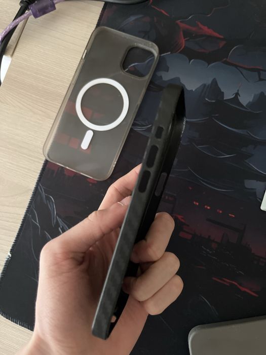 Продам чехлы для айфона 13