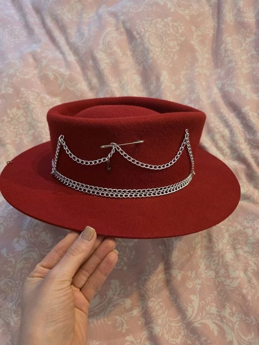 Vând pălărie Hatiful.