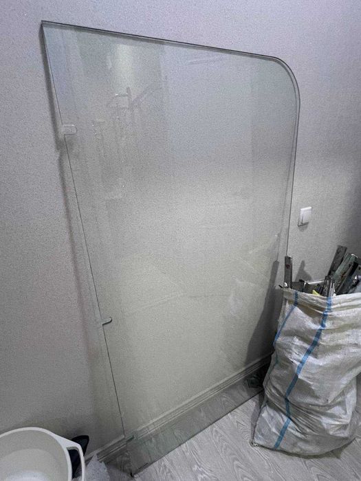 Продается ванная и стекло на нее