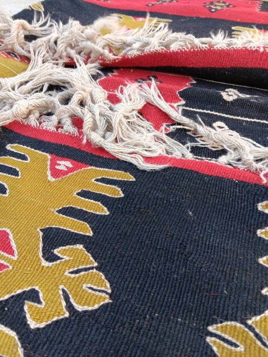 Чипровски килим топ състояние