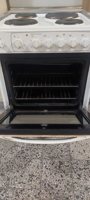 Готварска печка "Indesit"