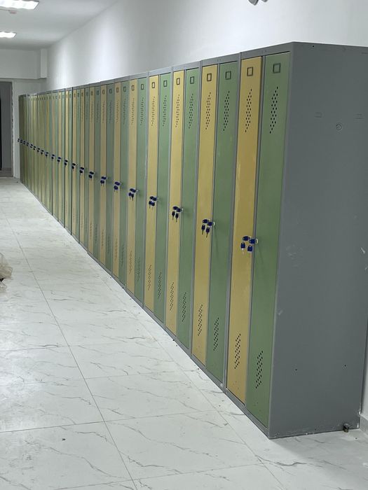 Шкафы металлические для раздевалок гардероба.