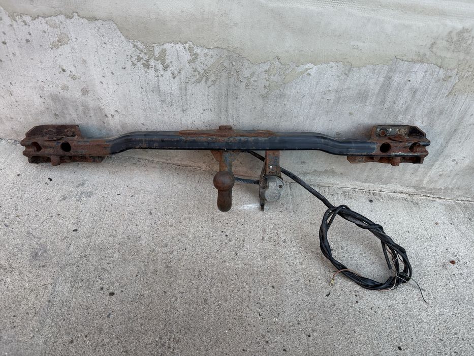 Теглич за BMW E30 с несваляема топка