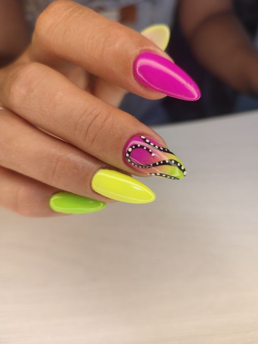 Маникюр, педикюр.Укрерление. Наращивание ногтей .