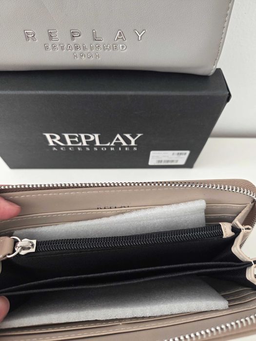 Дамски портфейли Replay