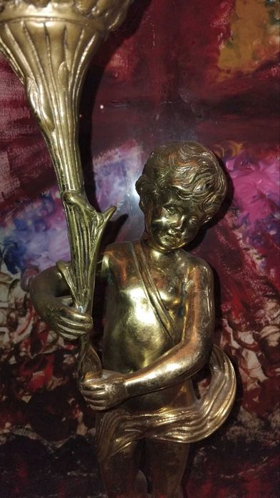 Бронзов свещник със фигура