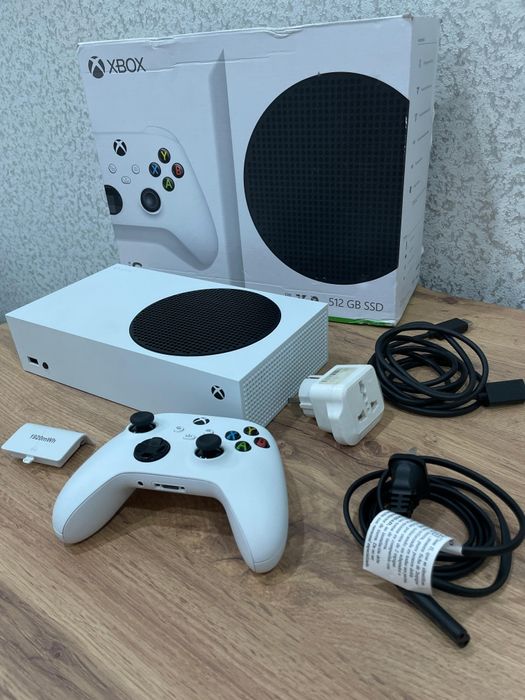 Xbox Series S в отличном состоянии