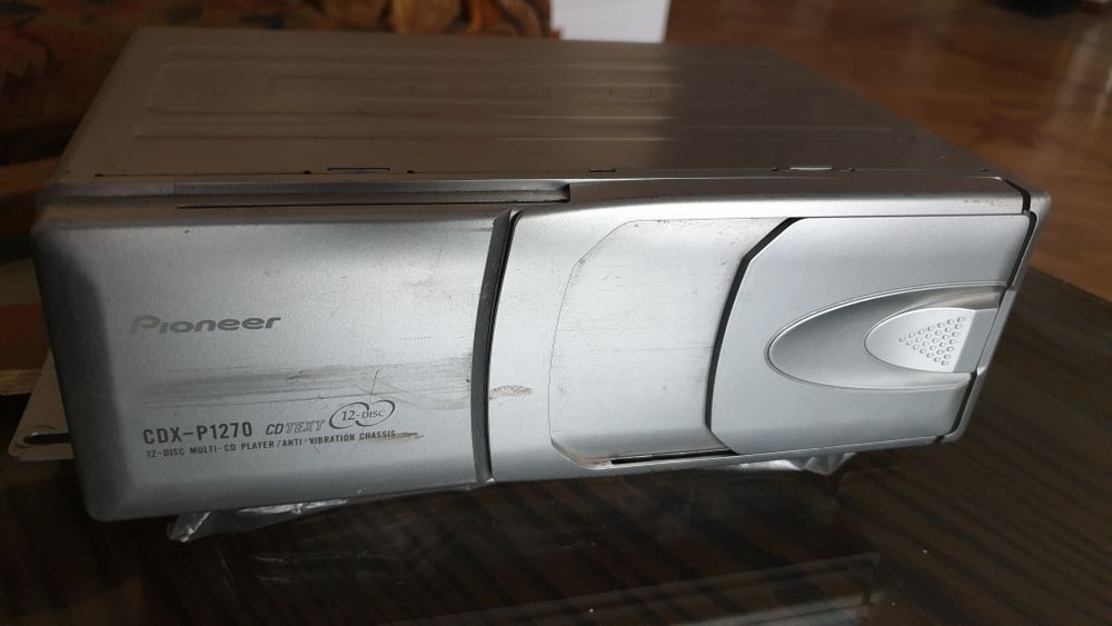Продается автомагнитола PIONEER KEH-P4025 в комплекте с CD-ченжером .