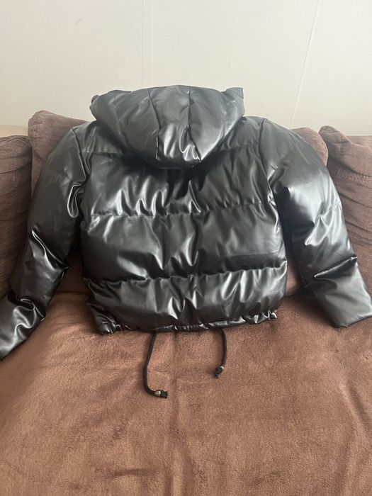 Продавам чисто ново кожено яке.