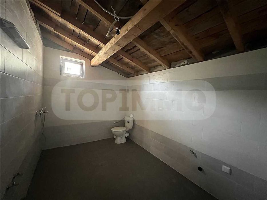 Двуетажна къща в село Рогачево