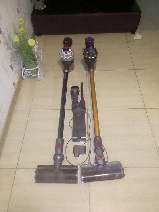 Vând aspirator dyson-accesori