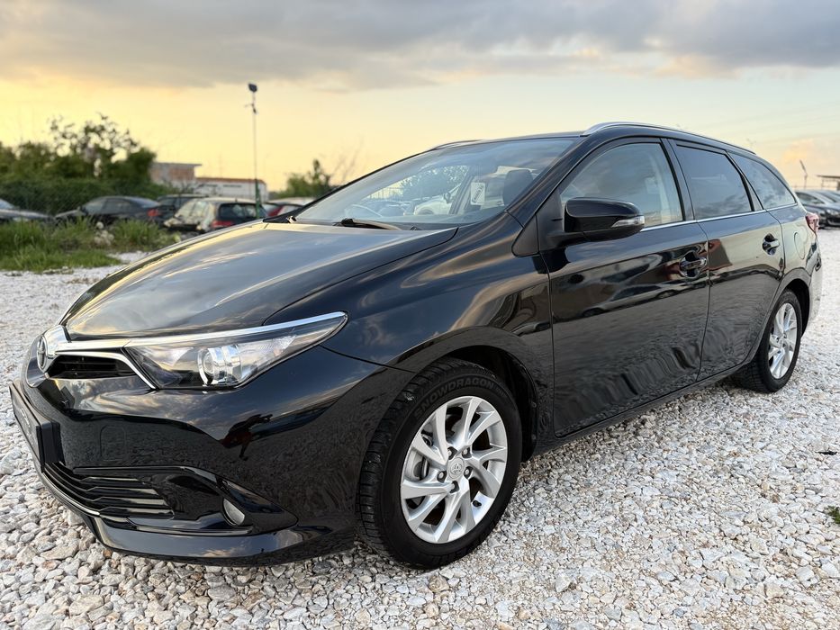 Toyota Auris 1.8 Hybrid 100к.с Facelift / Panorama / NAVI / Camera