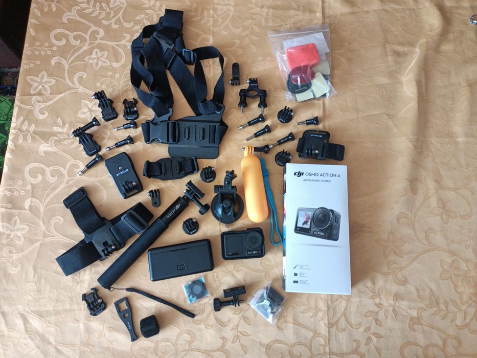 Vând DJI Osmo Action 4 Adventure Combo + Kit 53+1 accesorii + cutie