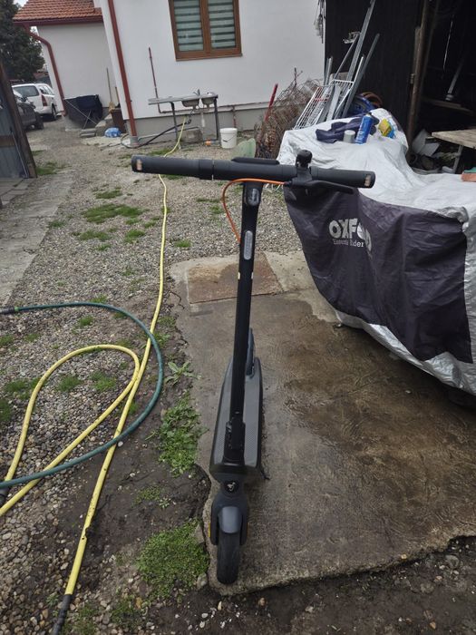 Vând trotinetă electrică Segway Ninebot KickScooter E2 Pro