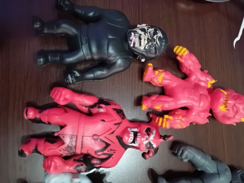 Разтегливи чудовища