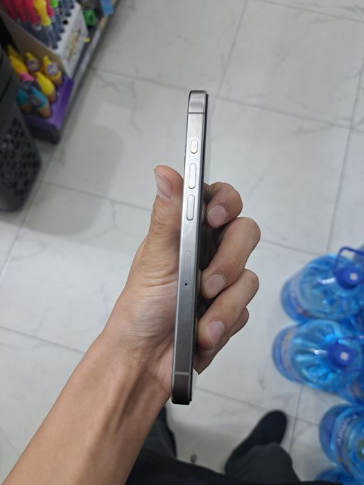 Iphone 15 Pro natural titanium