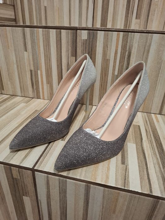 Pantofi cu toc/ ghetuțe