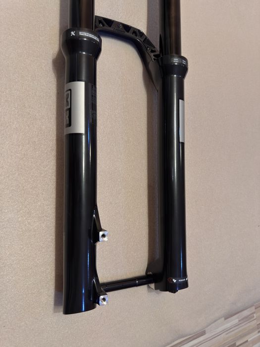 Вилка RockShox Psylo Gold Isolator RC 29" DebonAir 140 Tapered Boost