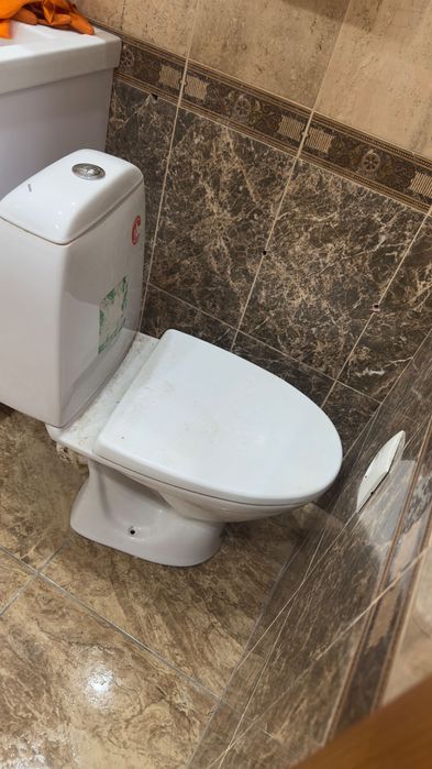 Продам унитаз б/у целый!