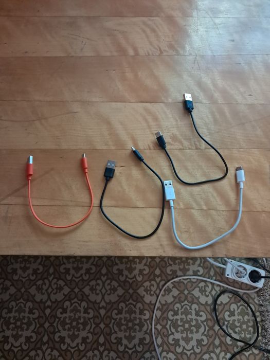 Продаю 4 кабеля коротких usb -type C