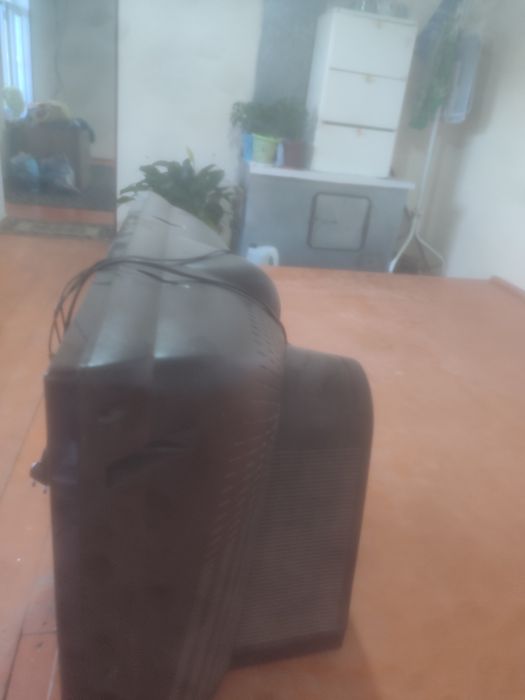 Телевизор с подставкой