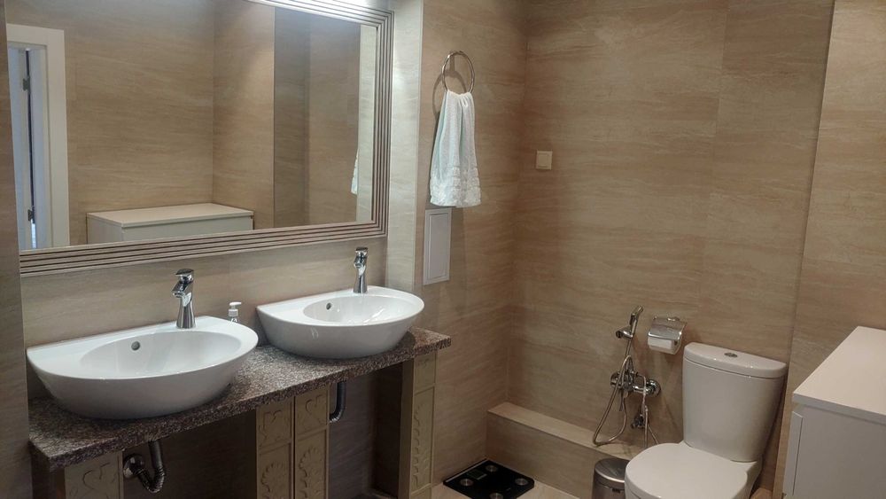 Заедно тристаен и двустаен апартамент, обединени в един голям