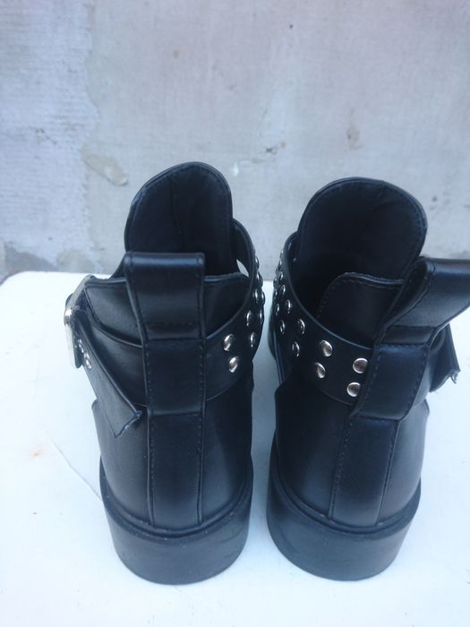 Нови обувки четри чифта