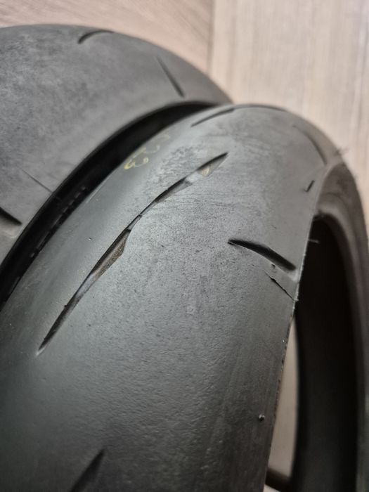 Set anvelope moto 120 70 17 cu 200 55 17 Bridgestone Rs11 dot 22 si 23