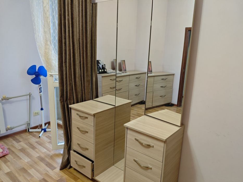 Тумбочка/комод с зеркалом