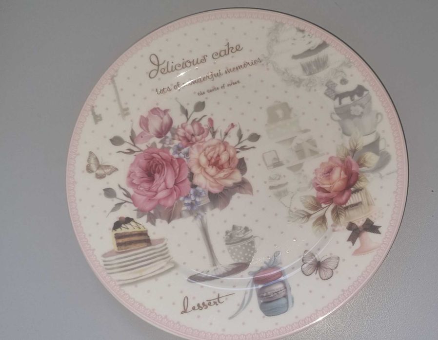 Set de tort 8 piese platou cu 6 farfurii si o spatula Delicious Cake wonderful memories 27 / 19 cm