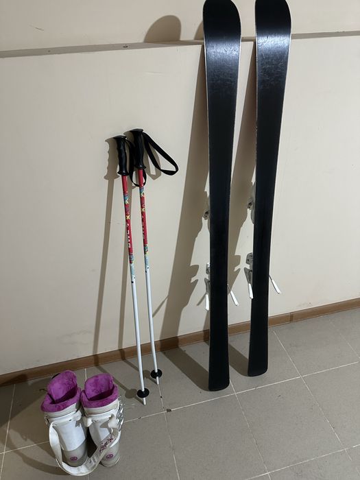 Продам лыжи для девчоки.