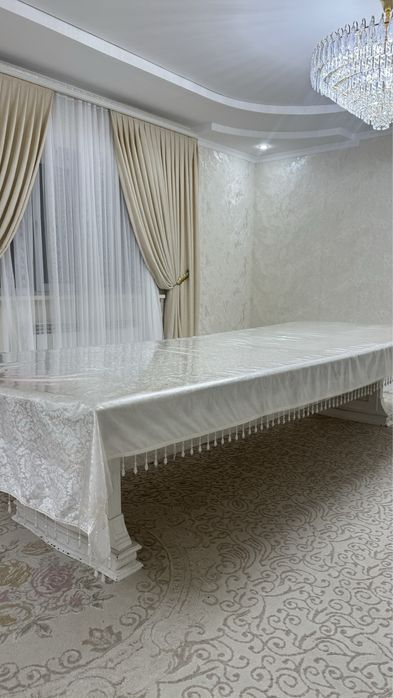 Продам Гостинный стол со стулями