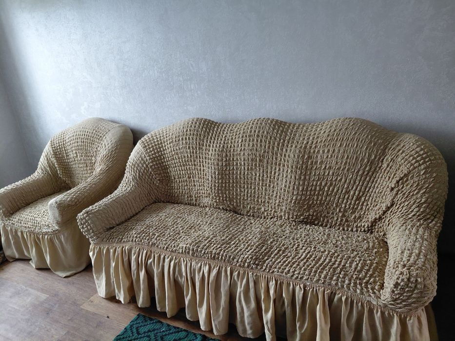 Диван с двумя креслами