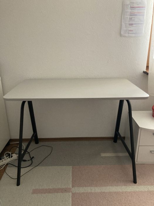 Бюро с регулируема височина GLADHOJDEN ИКЕА