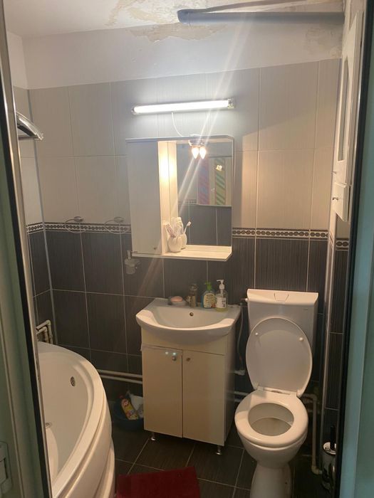 Vand apartament cu 3 camere zona abator .etaj 2 din 10 , block izolat!