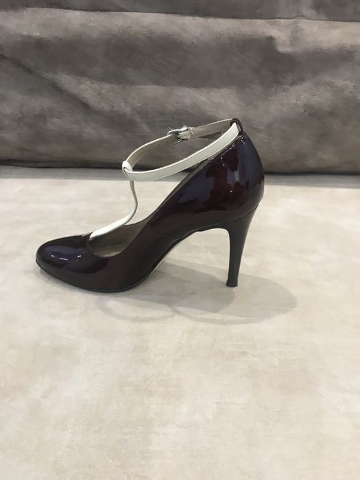 Женские туфли лаковые