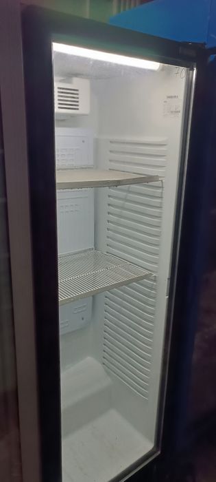 Витринные холодильник