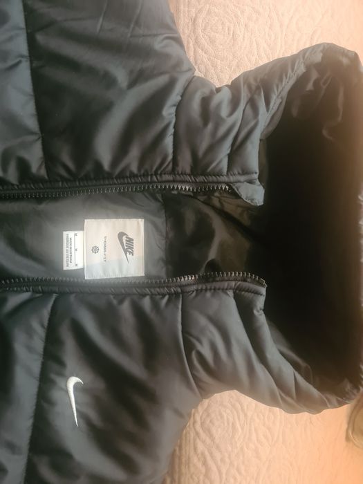 Яке Nike-дамско.