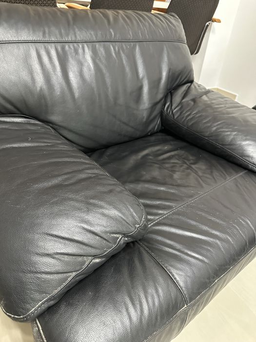 Vând 2 canapele de piele și 1 fotoliu - stare f bună