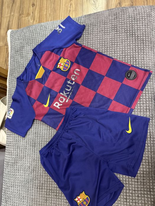 Футбольная форма Barcelona с бутсами от Adidas
