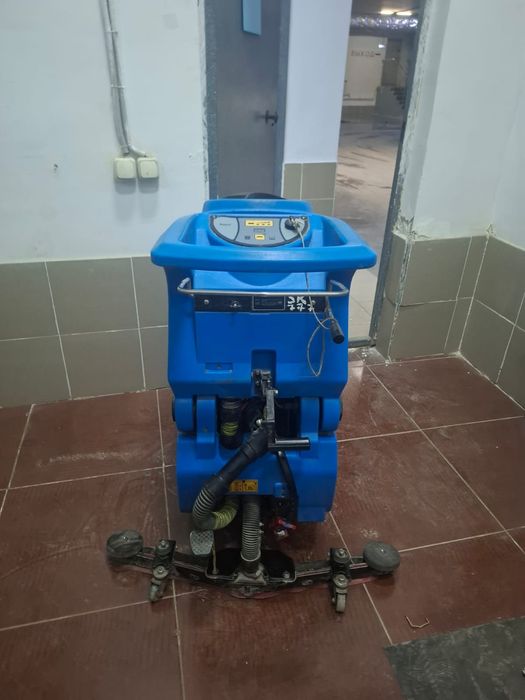 Продам поломоечную машину