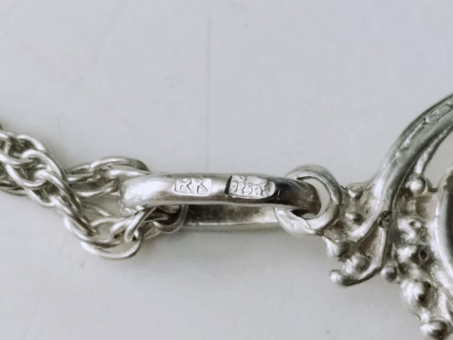 Vechi colier lant si pandantiv din argint de 925, Art Nouveau, model floral, pandantiv chihlimbar natural baltic galben, egg yolk, rar